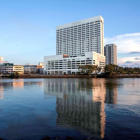 Pullman Miri Waterfront Hotel Eksteriør billede The Harbor Tower
