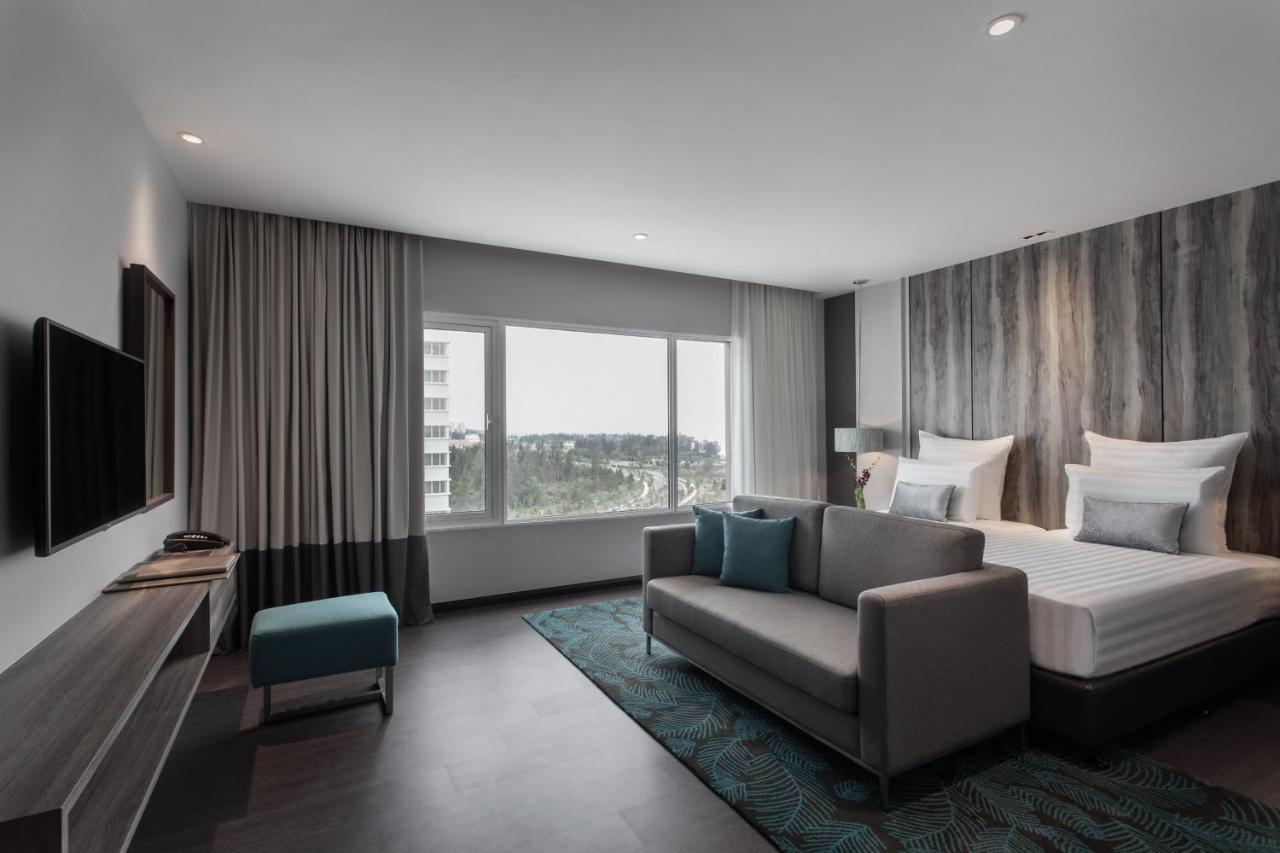 Pullman Miri Waterfront Hotel Eksteriør billede Deluxe Room