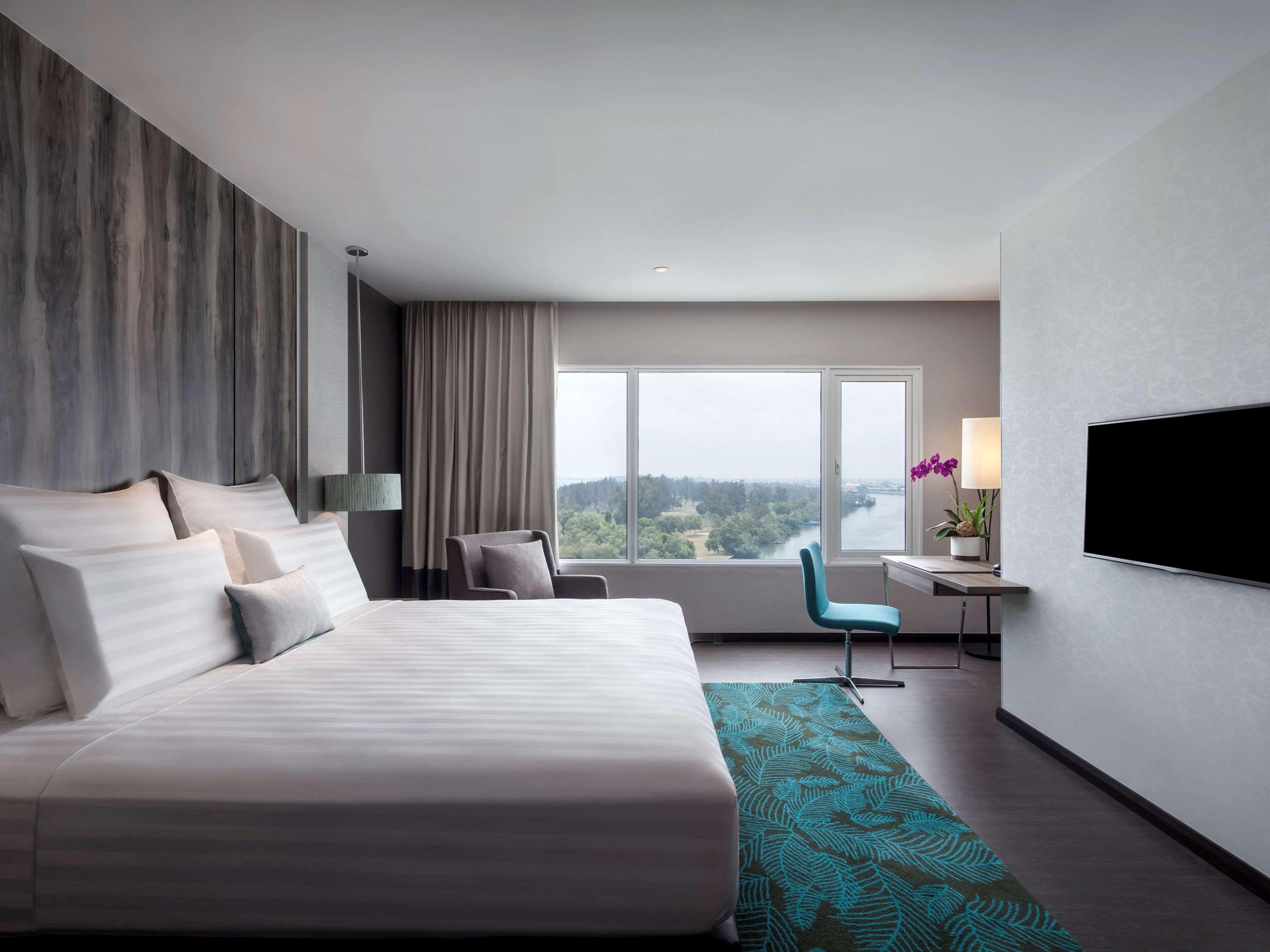 Pullman Miri Waterfront Hotel Eksteriør billede Deluxe Room