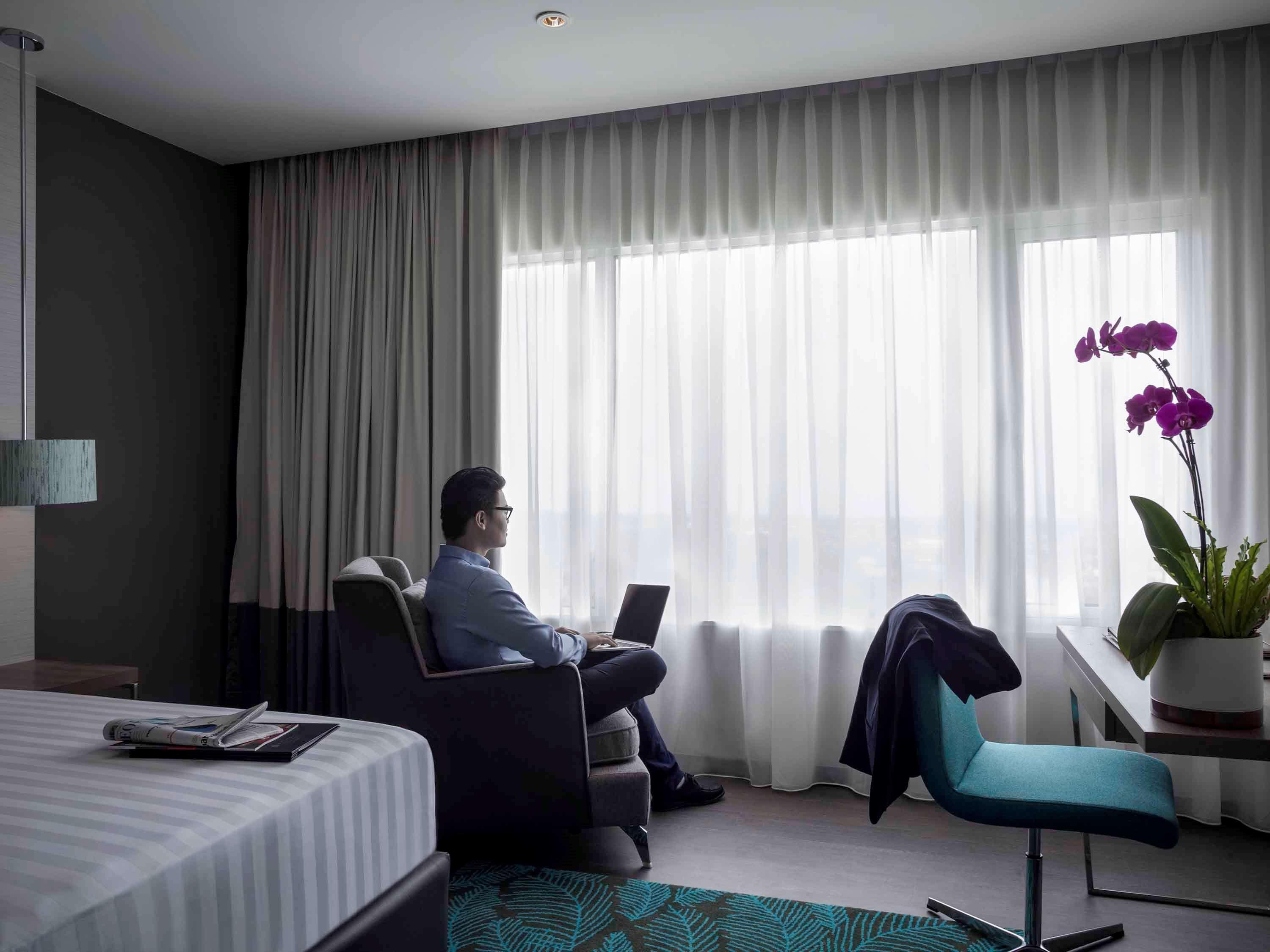 Pullman Miri Waterfront Hotel Eksteriør billede A room at the hotel