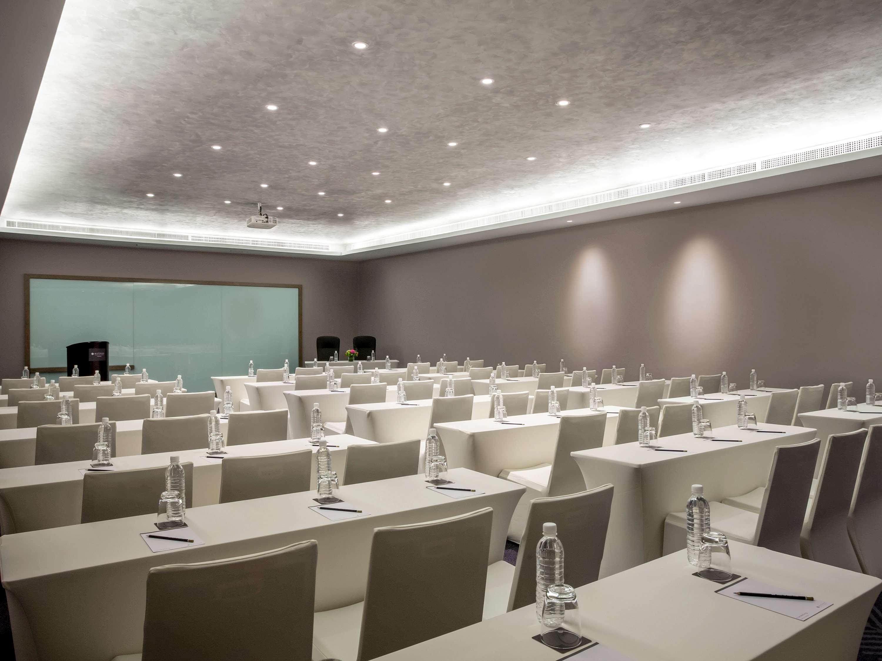 Pullman Miri Waterfront Hotel Eksteriør billede Meeting room