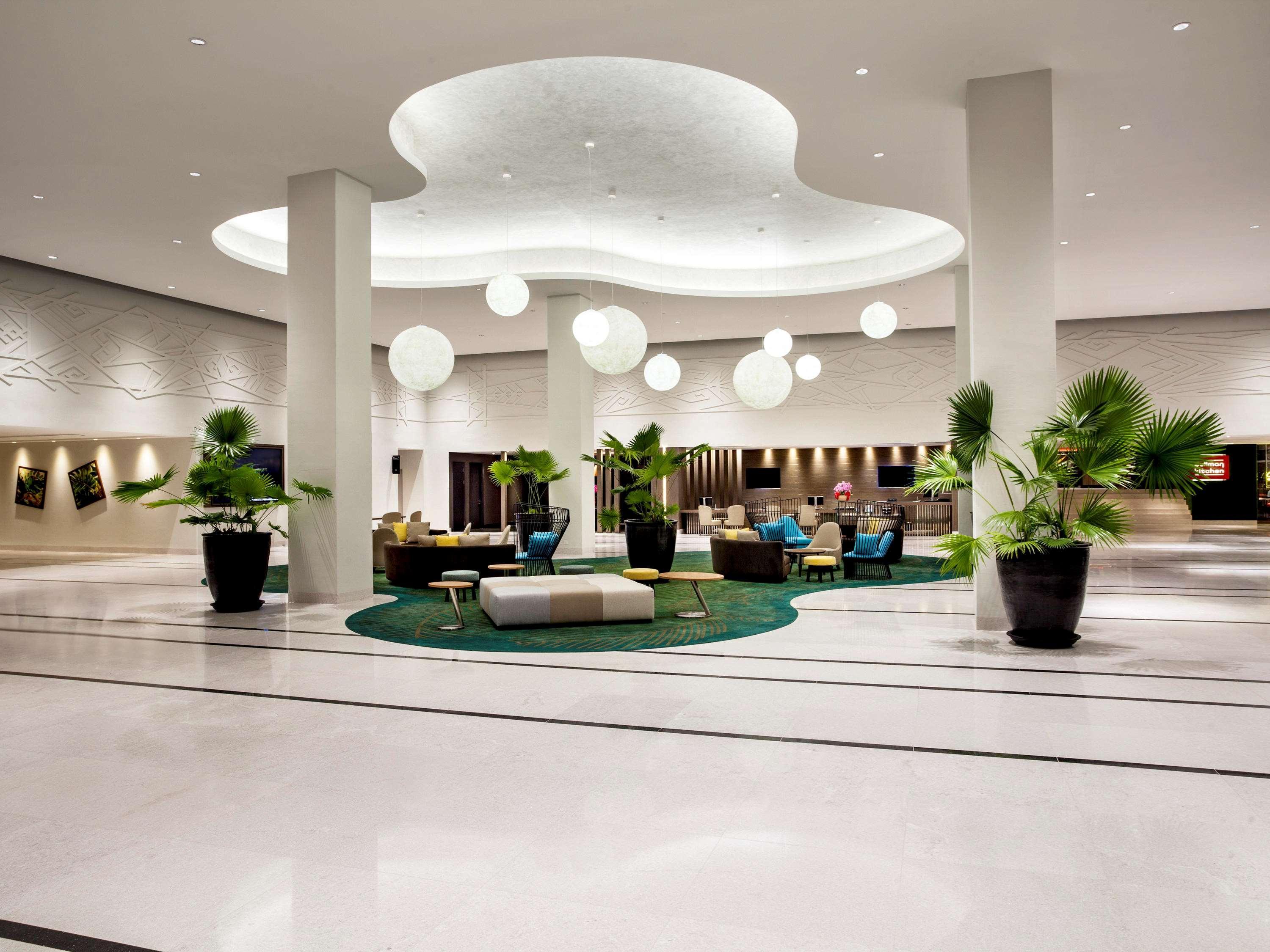 Pullman Miri Waterfront Hotel Eksteriør billede The lobby of the hotel
