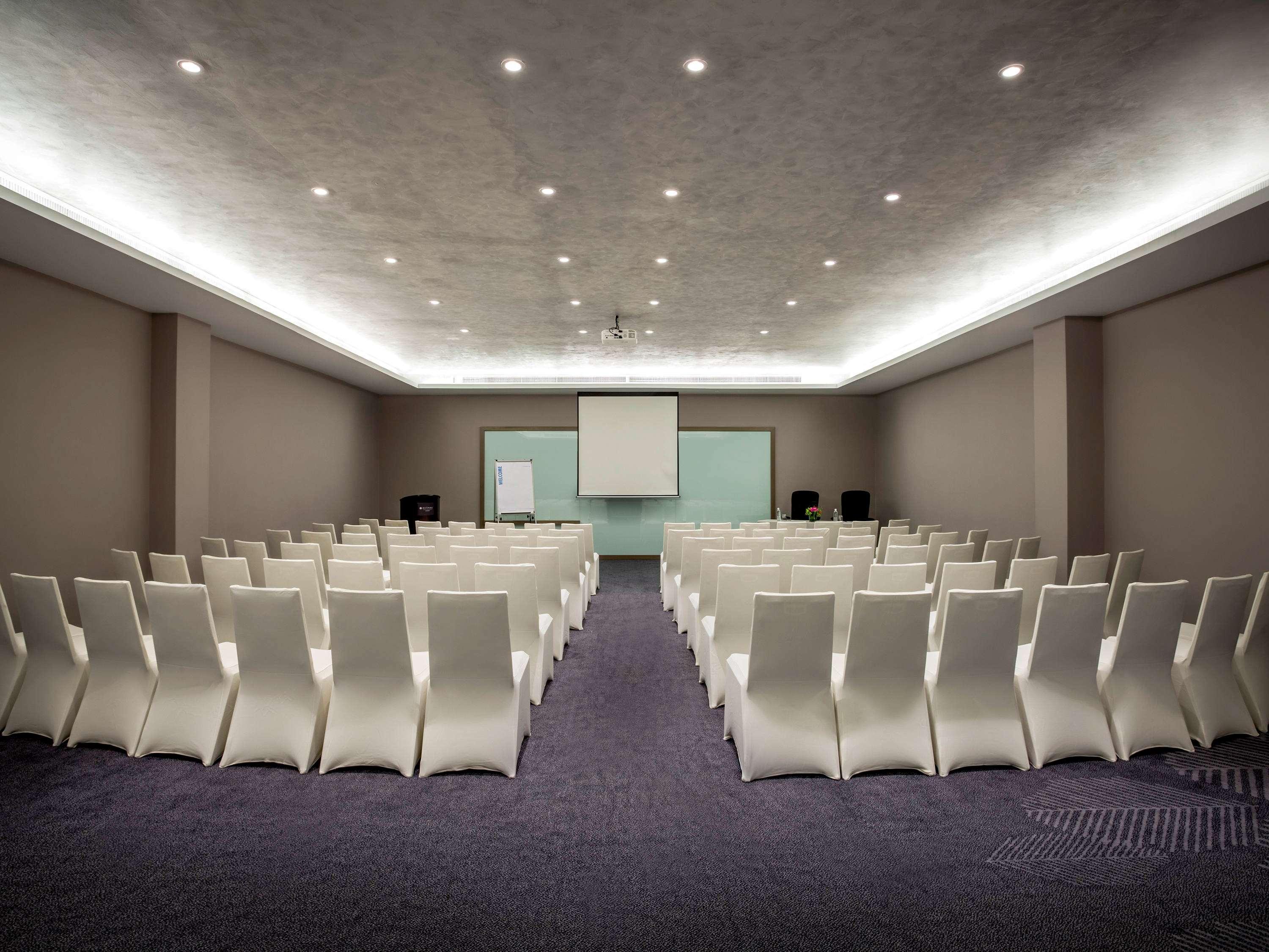 Pullman Miri Waterfront Hotel Eksteriør billede Meeting room