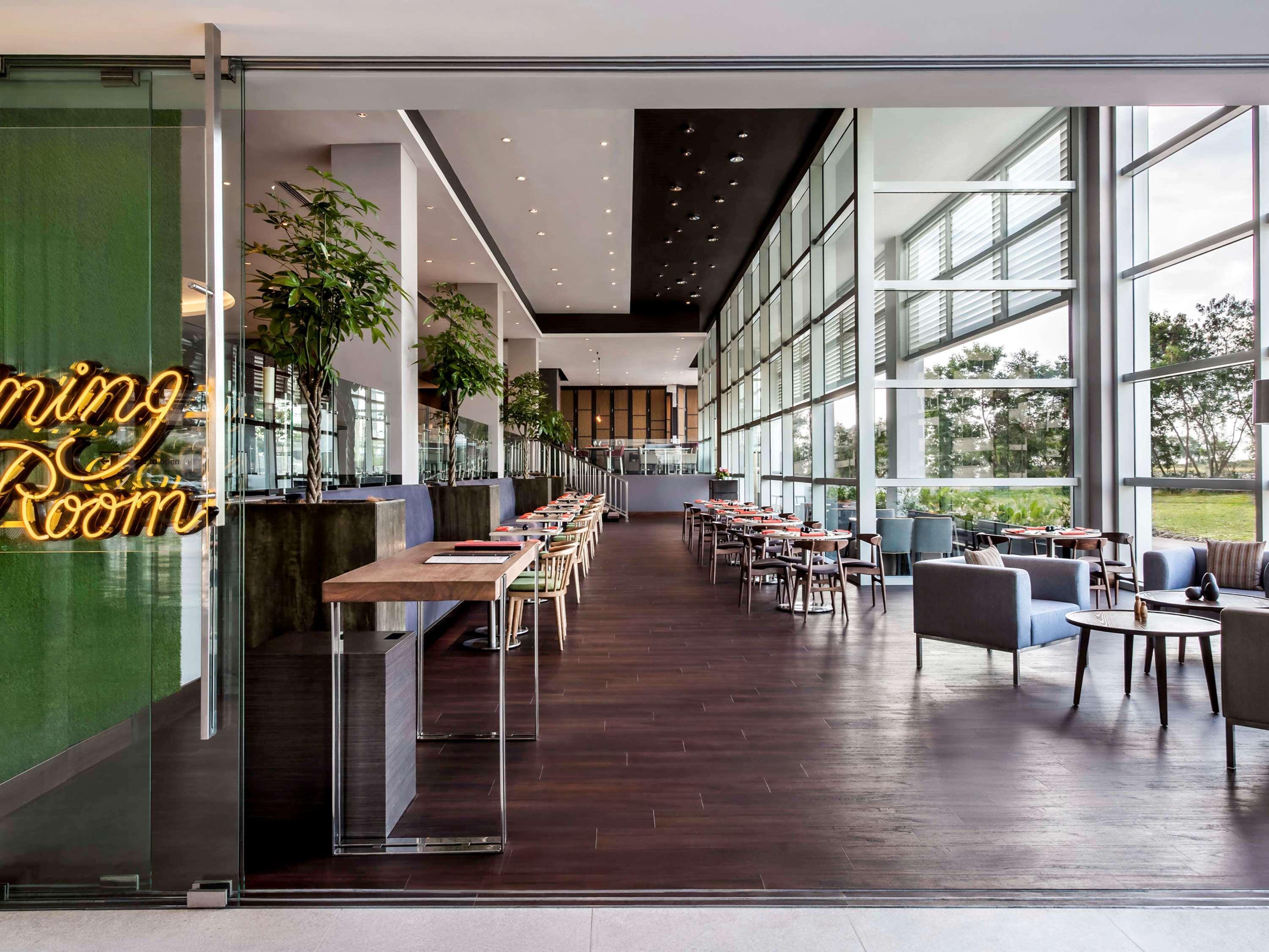 Pullman Miri Waterfront Hotel Eksteriør billede Dining Room
