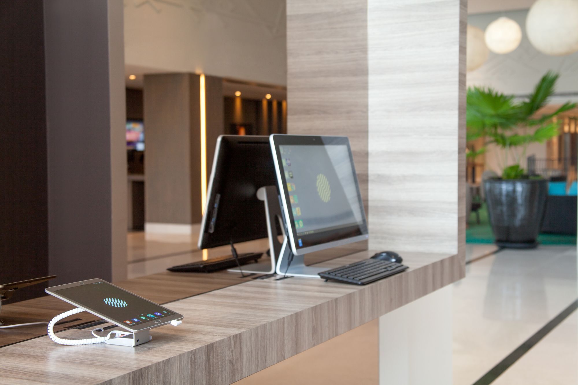 Pullman Miri Waterfront Hotel Eksteriør billede A computer at a hotel