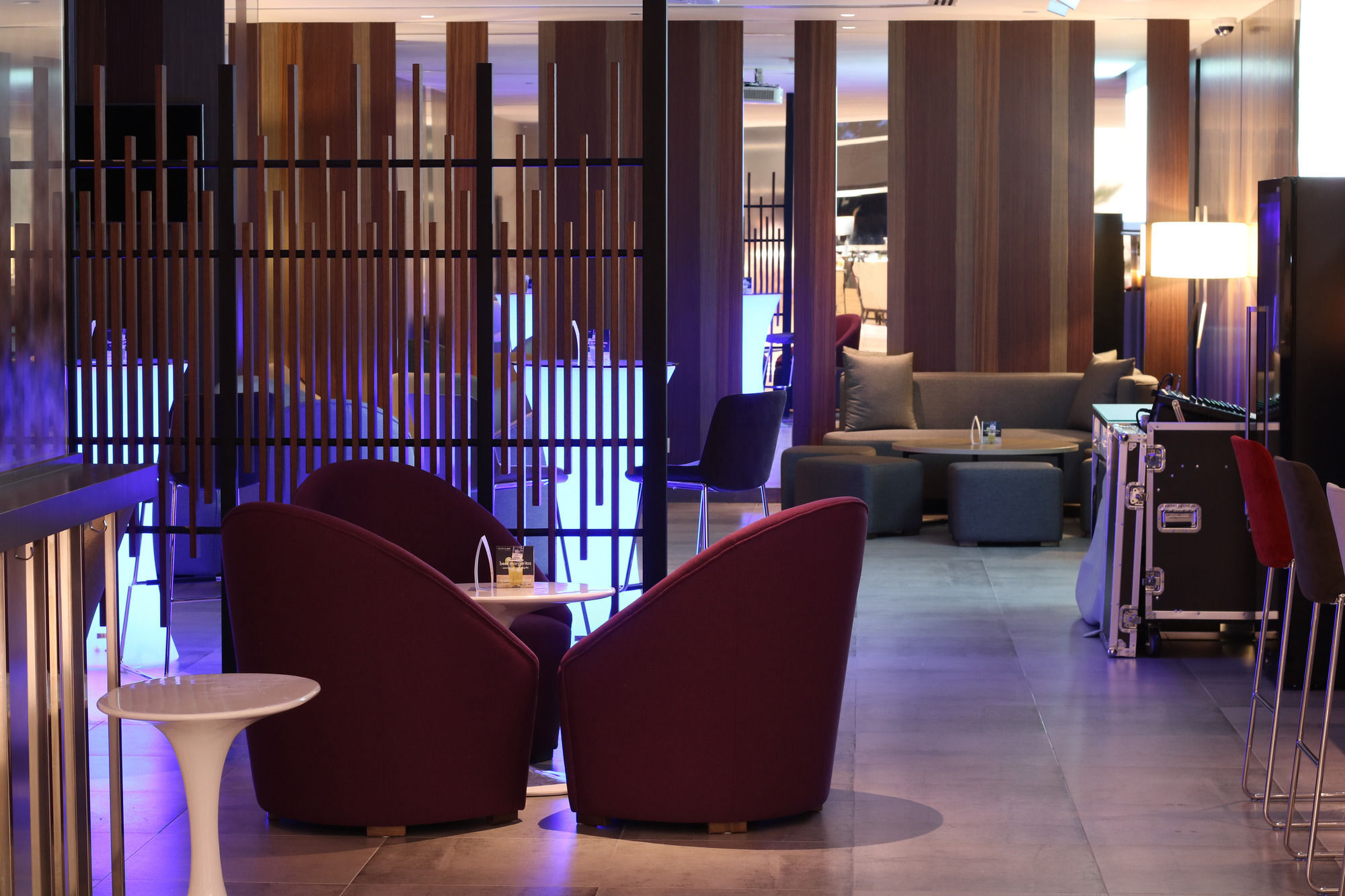 Pullman Miri Waterfront Hotel Eksteriør billede The lounge at the airport