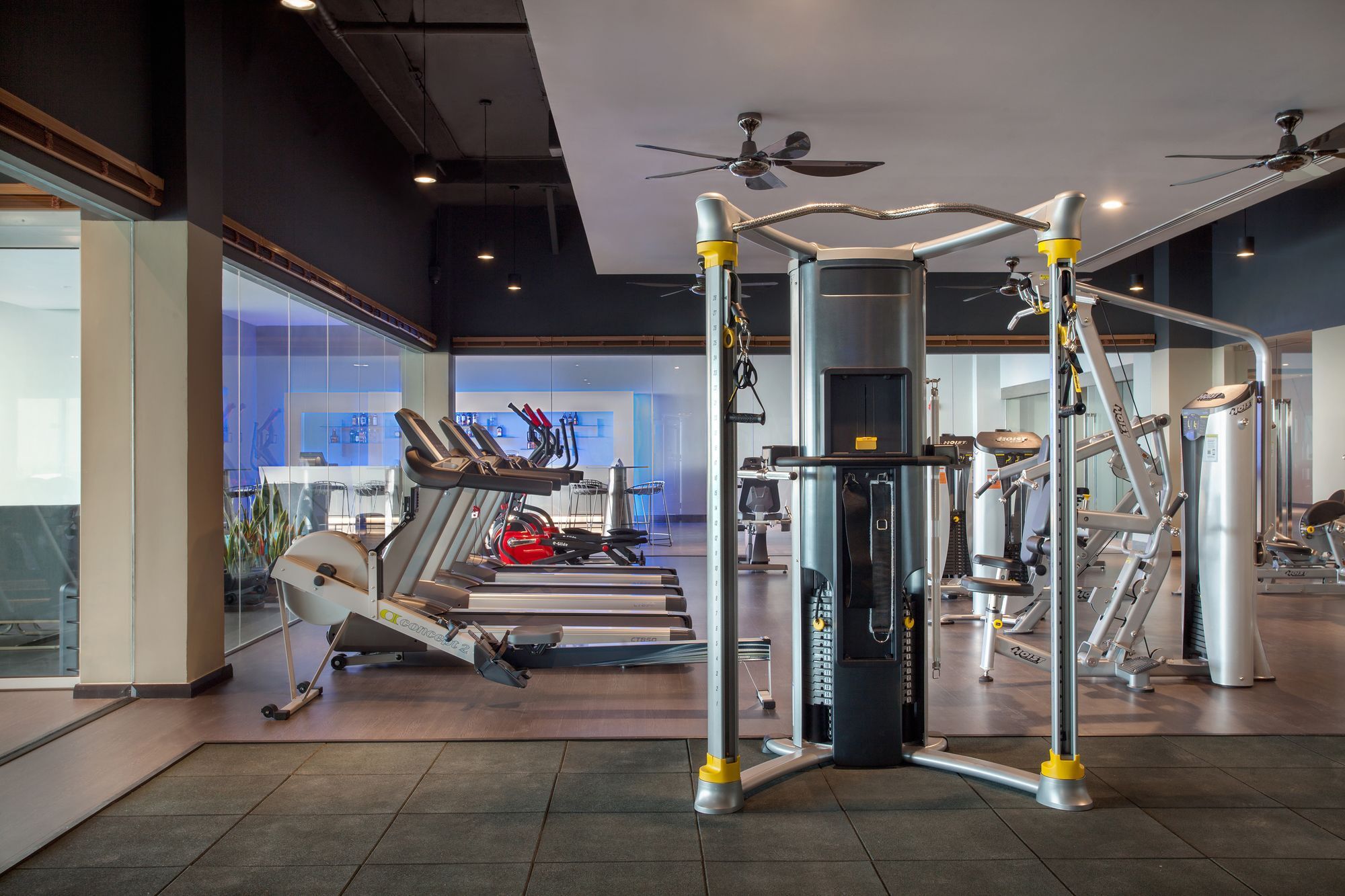 Pullman Miri Waterfront Hotel Eksteriør billede The gym at the hotel