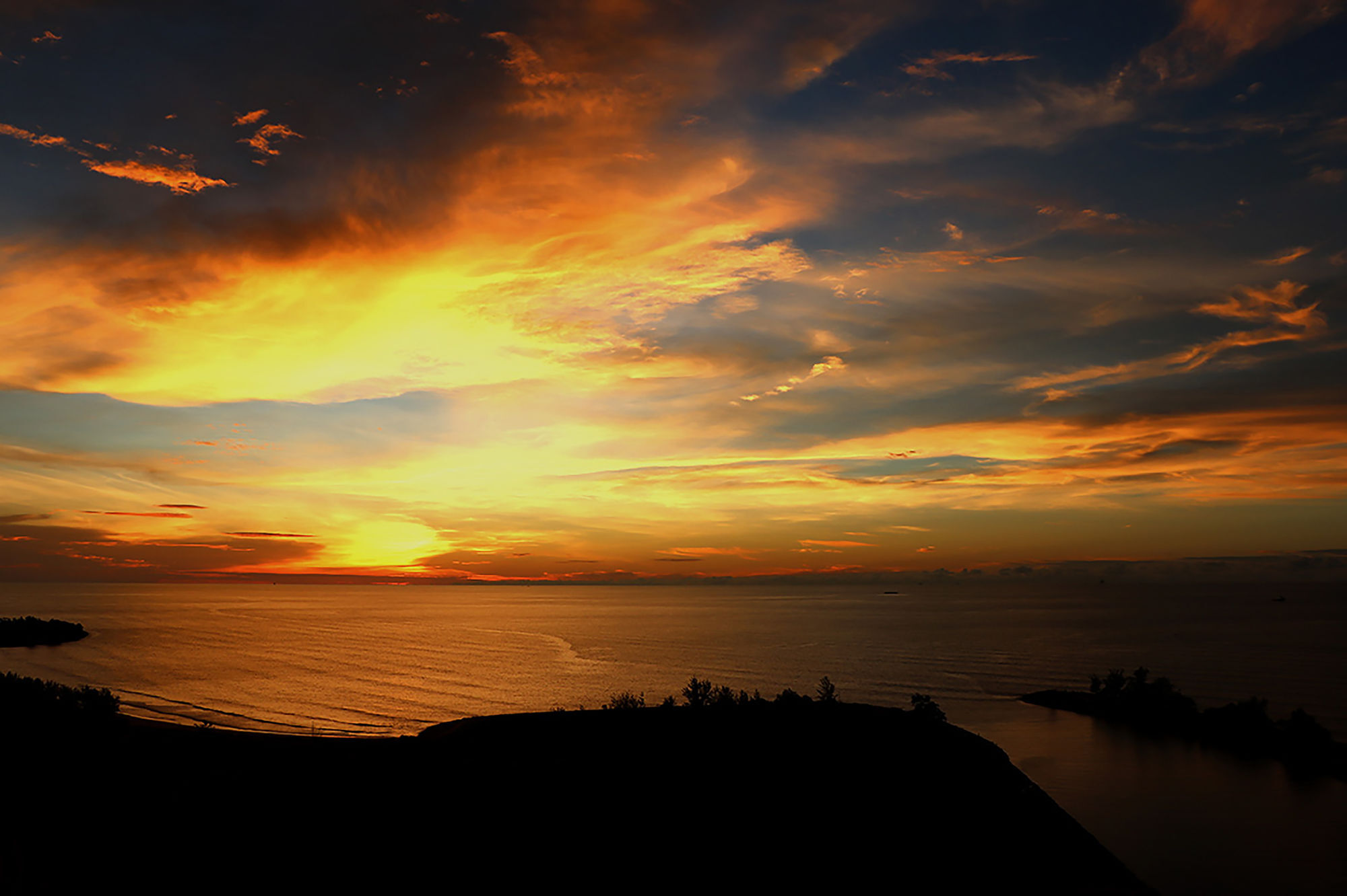 Pullman Miri Waterfront Hotel Eksteriør billede Sunset at the Cape of Good Hope