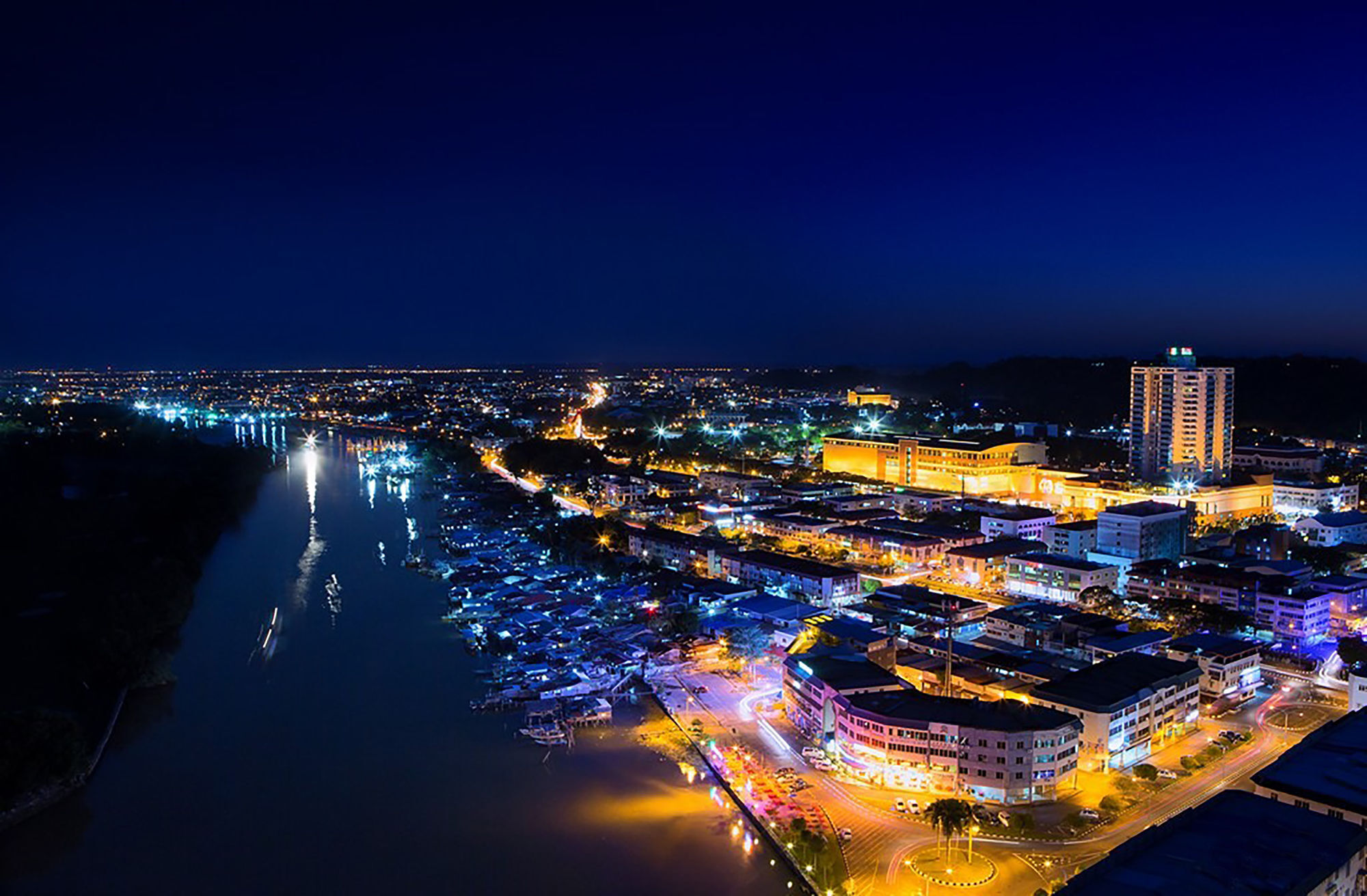 Pullman Miri Waterfront Hotel Eksteriør billede Aerial view of the port of La Rochelle
