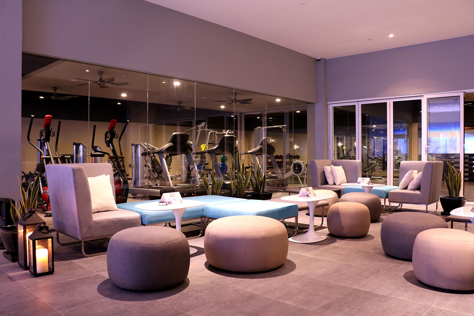 Pullman Miri Waterfront Hotel Eksteriør billede The gym at the hotel