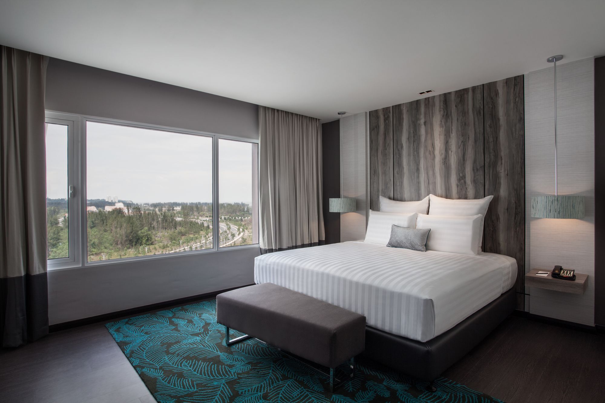 Pullman Miri Waterfront Hotel Eksteriør billede Executive Suite bedroom