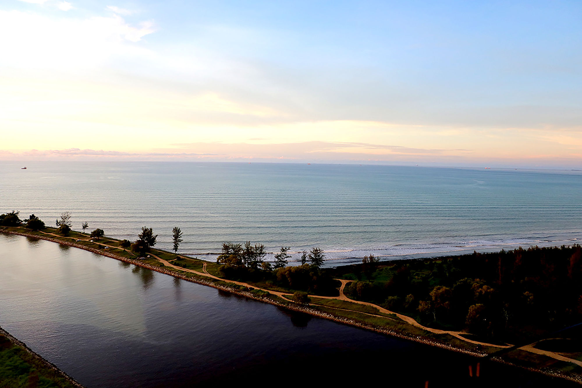 Pullman Miri Waterfront Hotel Eksteriør billede View of the Atlantic Ocean from the top of the lighthouse